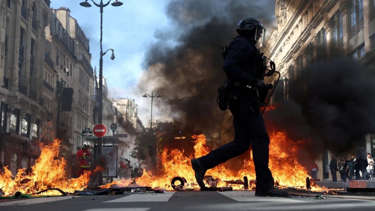 Crise na França gera alertas econômicos, mas EUA evitam risco imediato